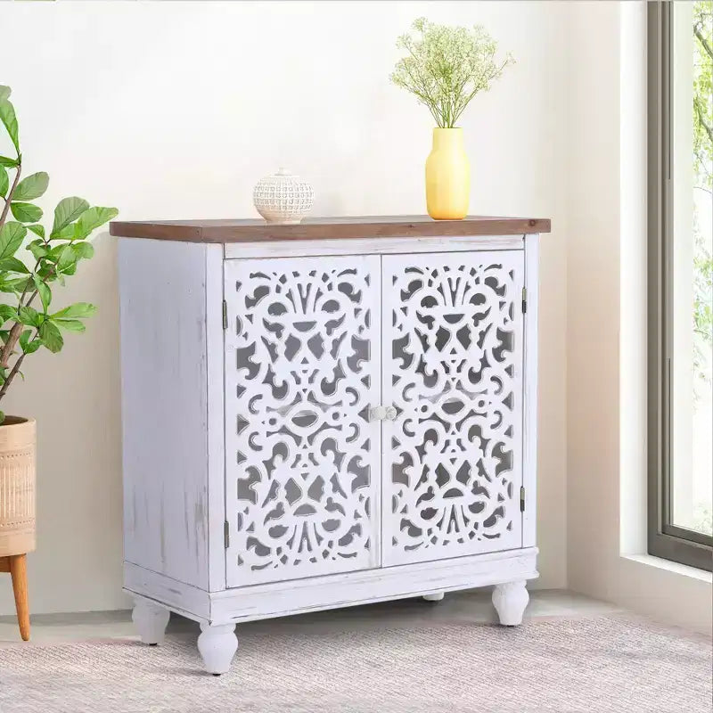 Antikes Sideboard mit geschnitzten Aussparungen und Stauraum, mit Beinen aus Massivholz, für Wohnzimmer, Eingangsbereich und Foyer