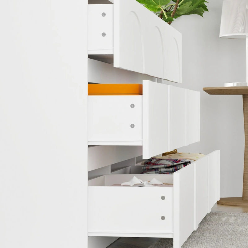 Weiße Kommode mit 9 Schubladen, stilvollem Design und Kippschutz